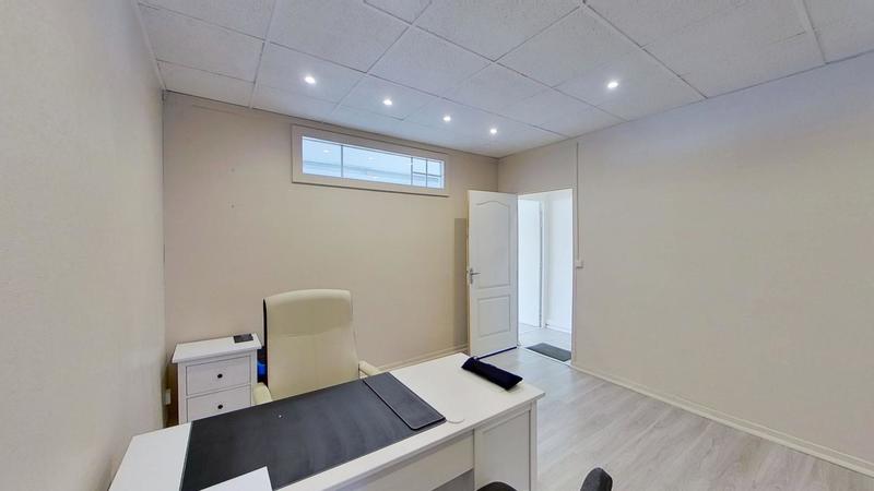 Bureau - 50 m² - 4 pièces