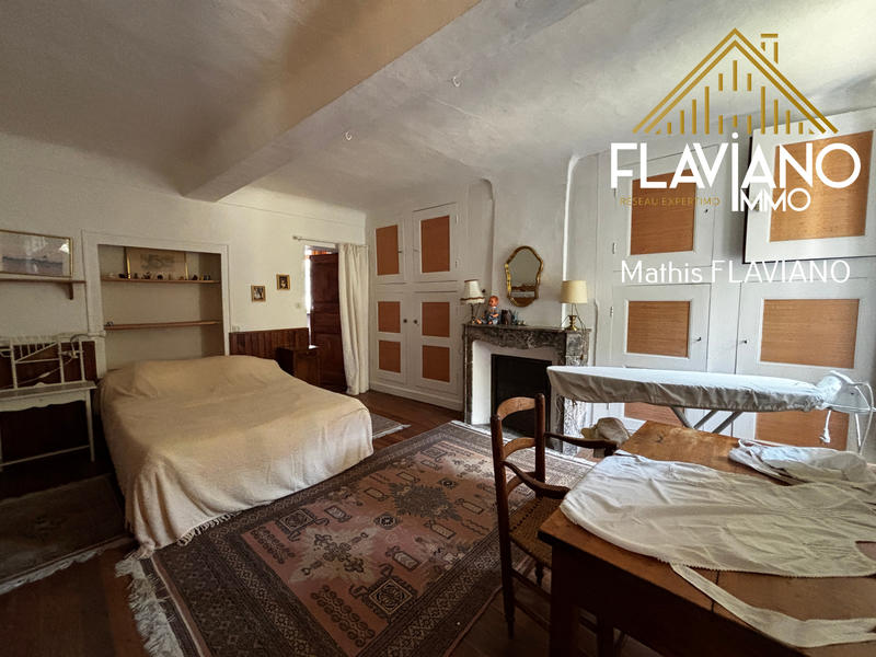 Maison - 804 m² - 12 pièces