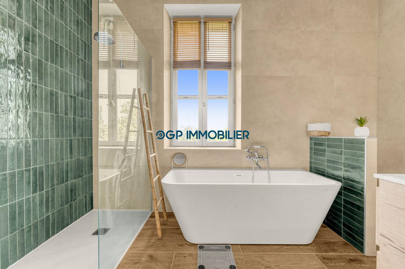 Maison - 500 m² - 16 pièces