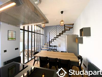 Maison - 300 m² - 1 pièce