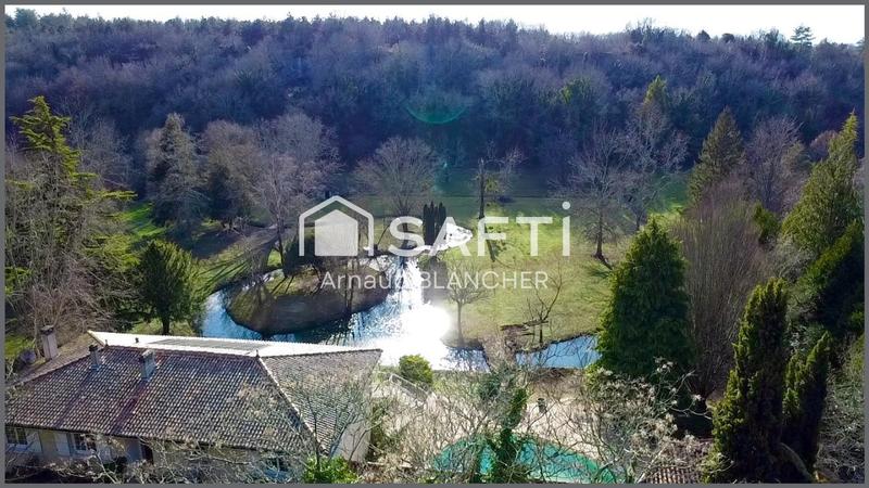 Maison - 230 m² - 8 pièces