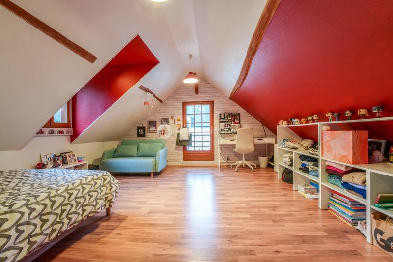 Maison traditionnelle - 151 m² - 7 pièces