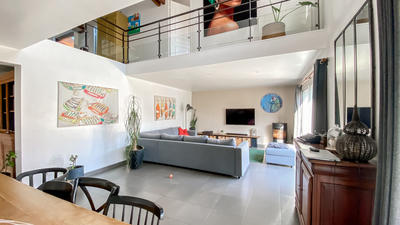 Maison - 250 m² - 7 pièces