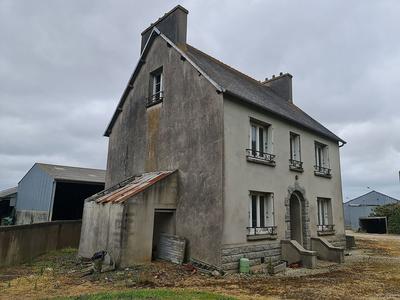 Maison - 140 m² - 9 pièces