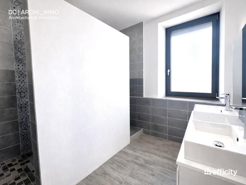 Maison - 365 m² - 9 pièces