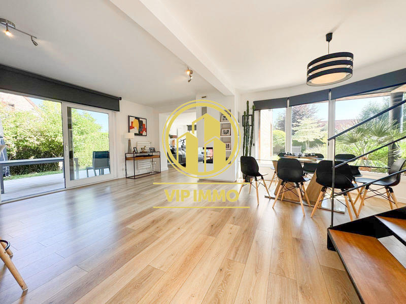 Maison - 141 m² - 5 pièces