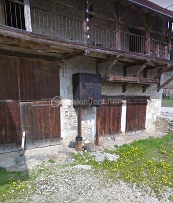 Maison - 300 m² - 4 pièces