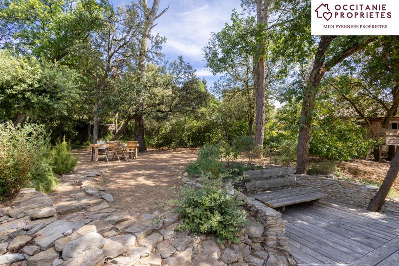 Propriété - 345 m² - 9 pièces