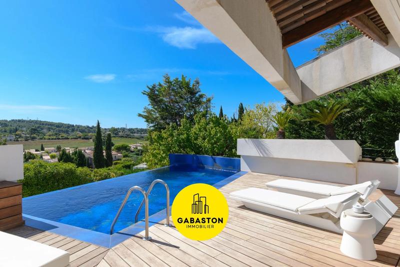 Villa - 247 m² - 5 pièces