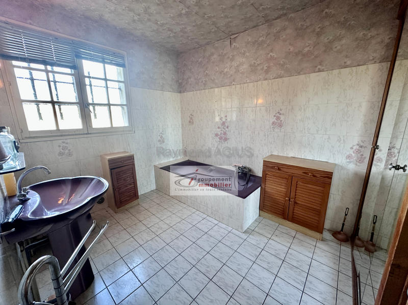 Maison - 219 m² - 13 pièces