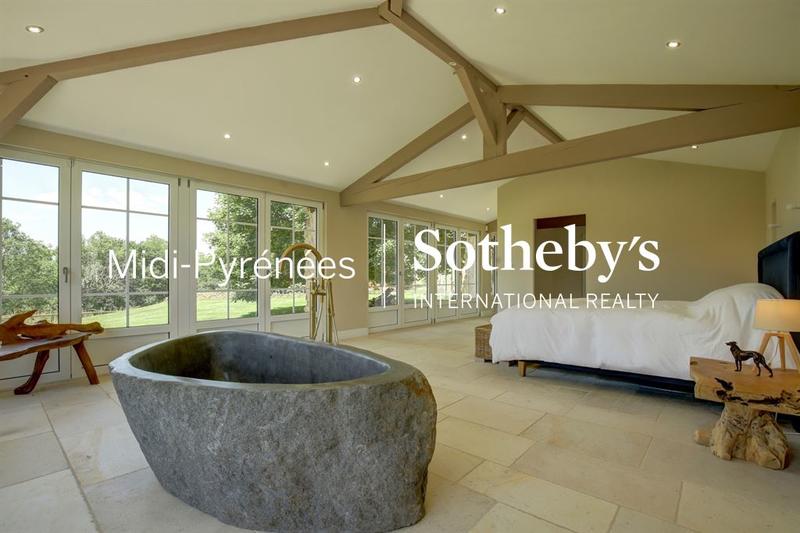 Maison - 625 m² - 17 pièces