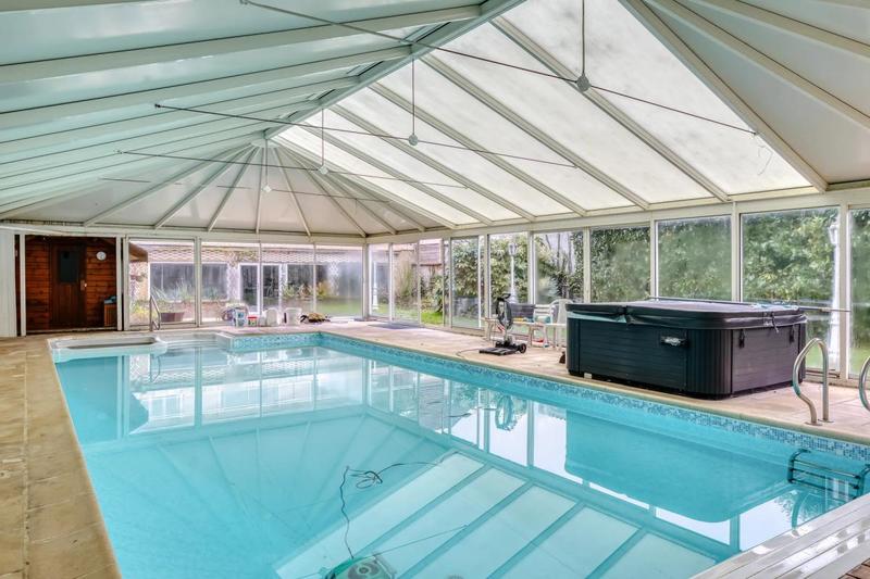 Maison - 215 m² - 9 pièces