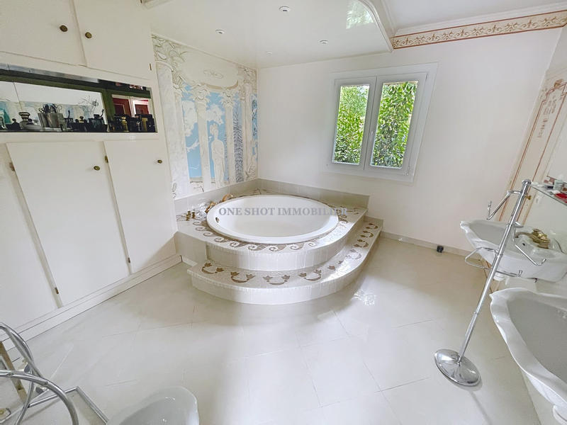 Villa - 240 m² - 8 pièces