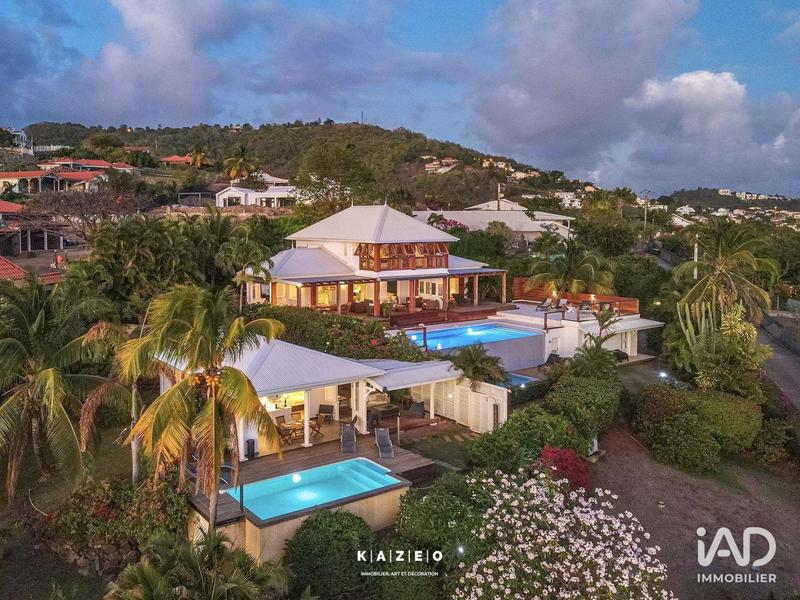 Maison - 200 m² - 7 pièces