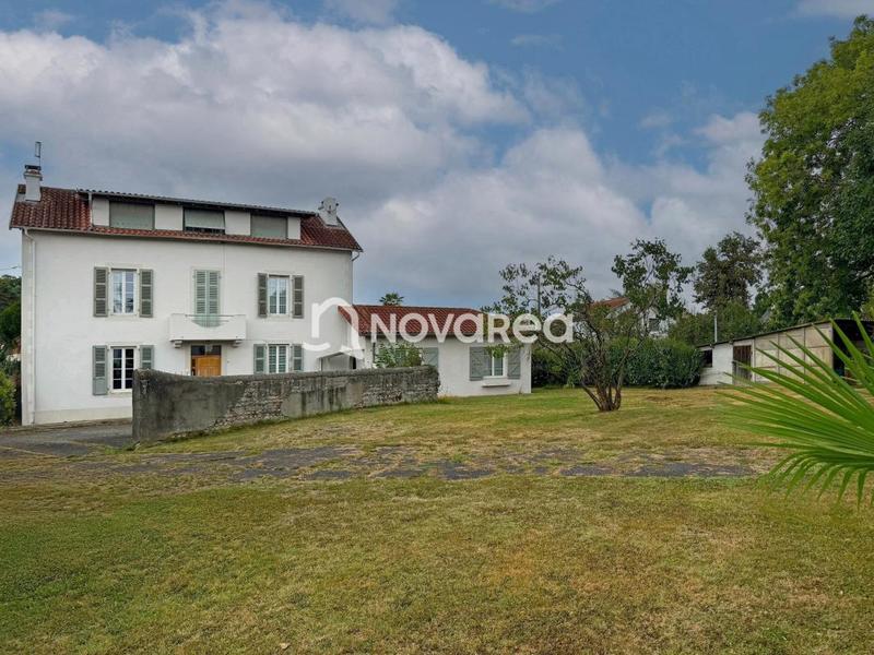 Maison - 195 m² - 8 pièces