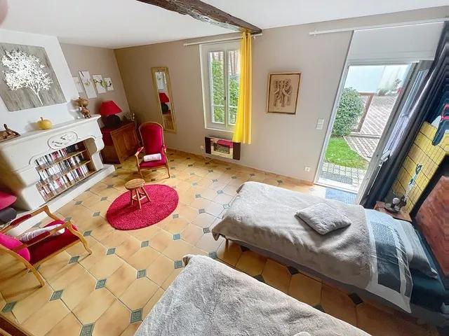 Corps de ferme - 250 m² - 10 pièces