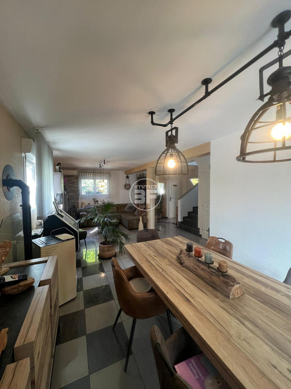 Maison - 102 m² - 5 pièces