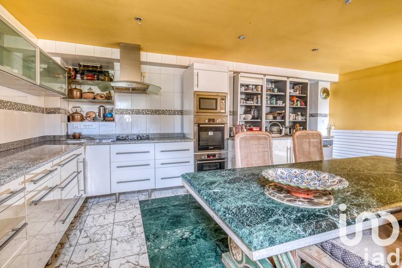 Maison - 200 m² - 8 pièces