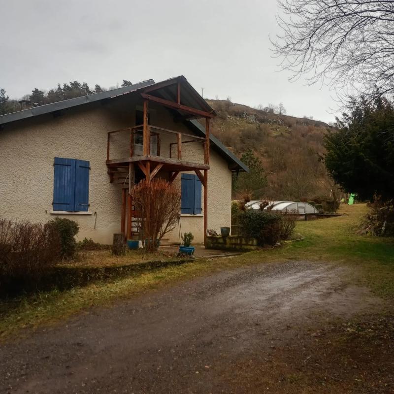 Maison - 230 m² - 8 pièces