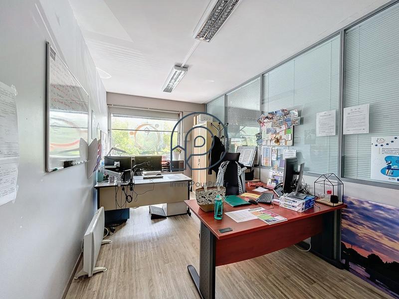 Bureau - 390 m²