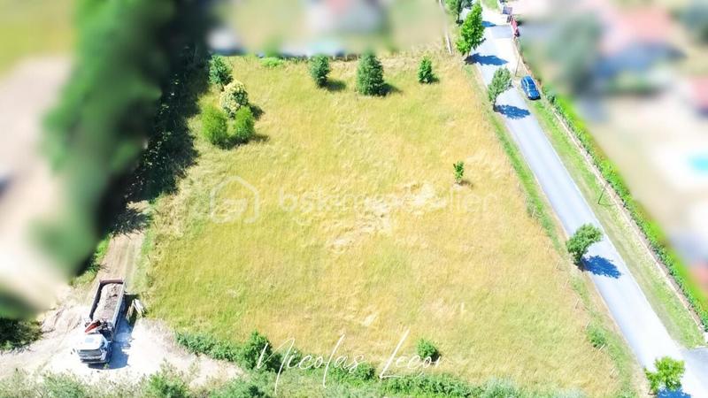 Terrain constructible - 2 500 m²