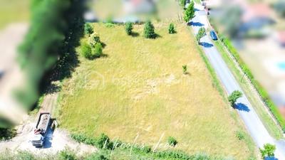 Terrain constructible - 2 500 m²