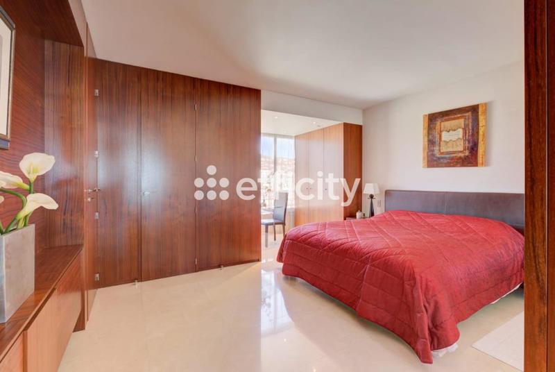 Appartement - 268 m² - 7 pièces