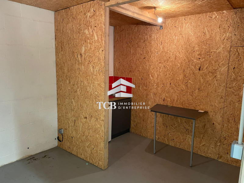 Local d'activités - 261 m²