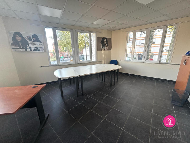 Local commercial - 196 m² - 8 pièces