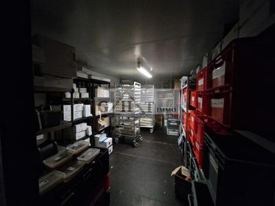 Entrepôt - 1 700 m²