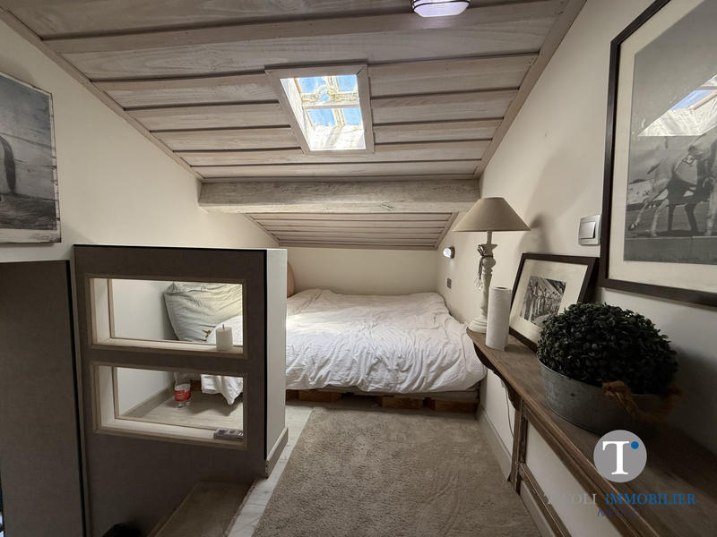 Maison traditionnelle - 267 m² - 9 pièces