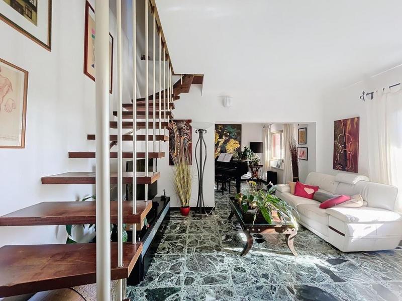 Propriété - 232 m² - 7 pièces