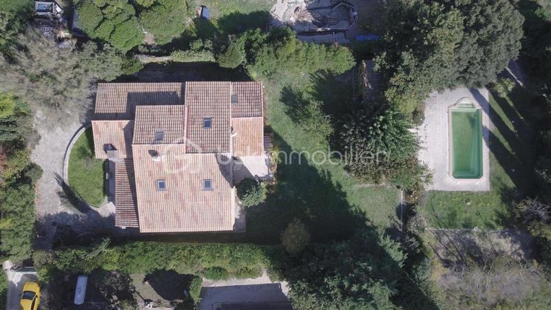 Maison - 180 m² - 7 pièces