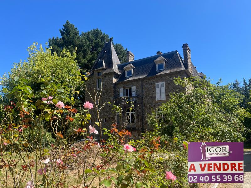 Maison - 408 m² - 13 pièces