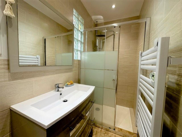 Propriété - 220 m² - 11 pièces