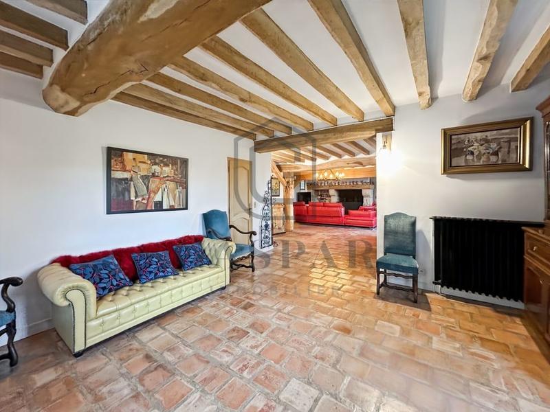 Maison - 225 m² - 8 pièces