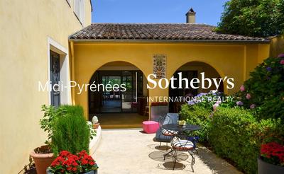 Maison de ville - 375 m² - 9 pièces