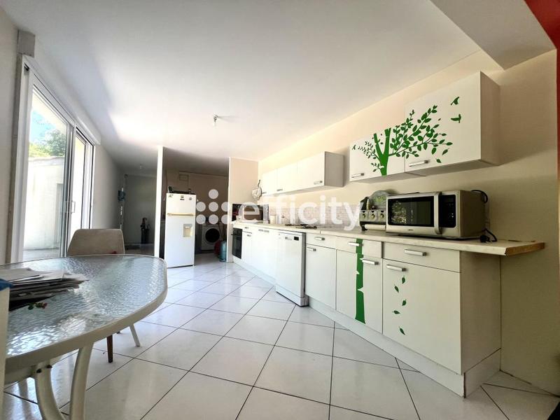 Maison - 240 m² - 9 pièces