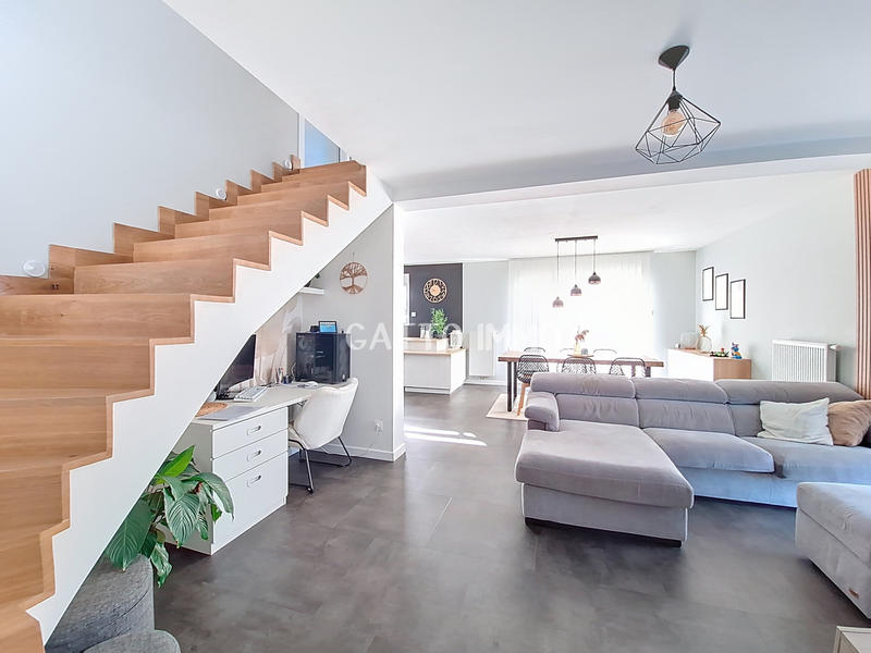 Maison - 102 m² - 5 pièces