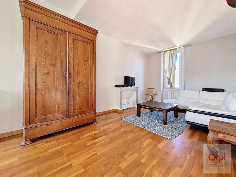 Appartement - 90 m² - 3 pièces