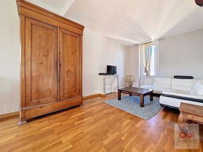 Appartement - 90 m² - 3 pièces