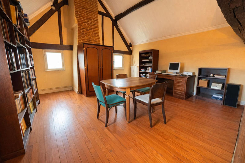 Maison - 260 m² - 9 pièces