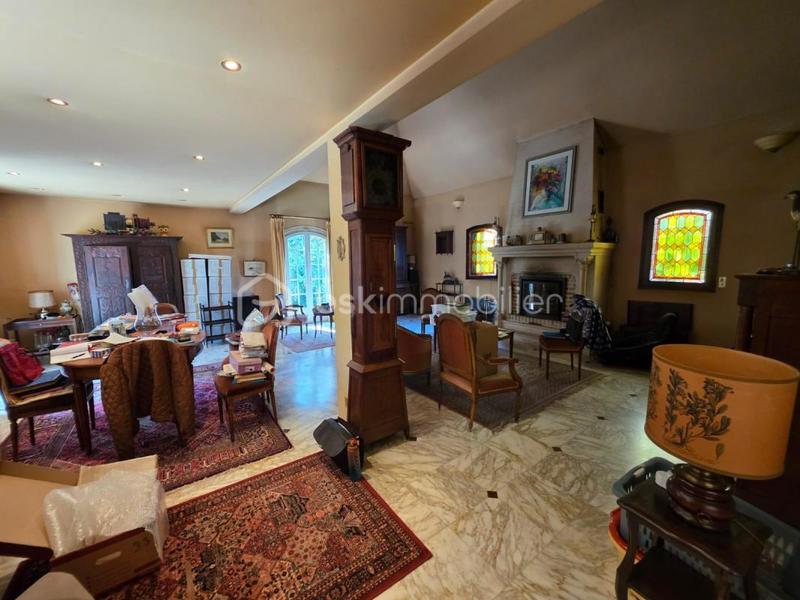 Maison - 185 m² - 7 pièces