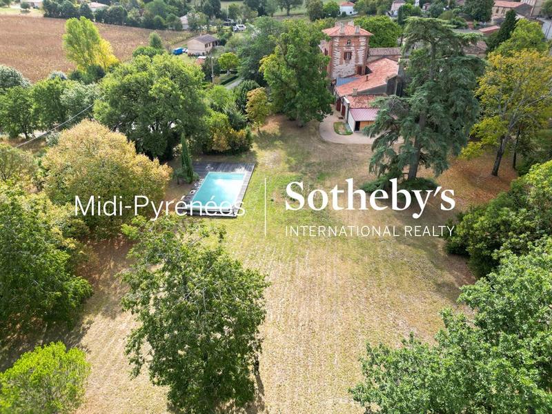 Maison - 580 m² - 16 pièces