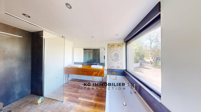 Maison - 370 m² - 15 pièces