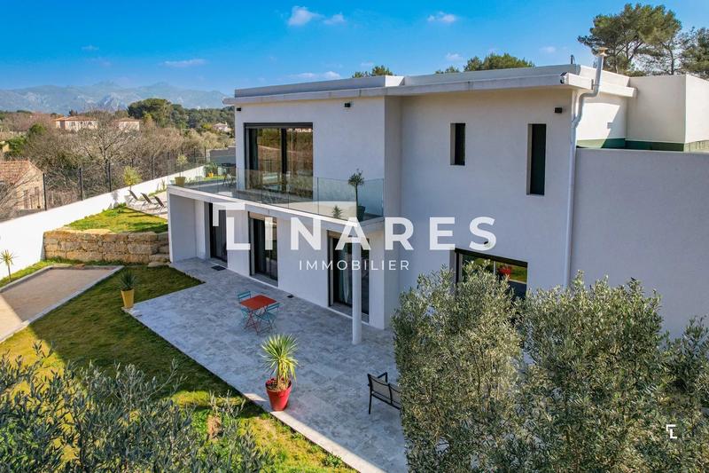 Maison - 180 m² - 5 pièces