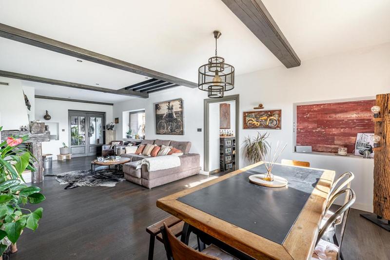 Maison - 200 m² - 7 pièces