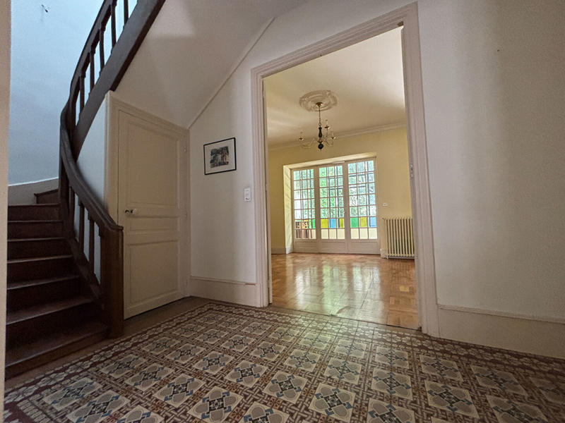 Maison - 220 m² - 8 pièces