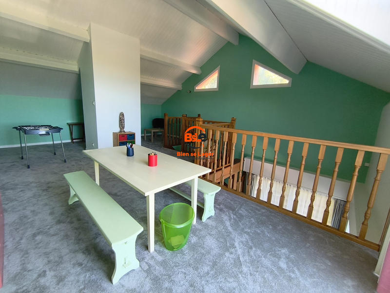 Villa - 223 m² - 9 pièces