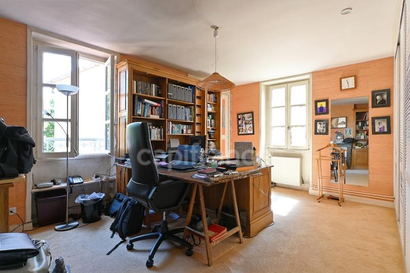 Maison - 230 m² - 9 pièces